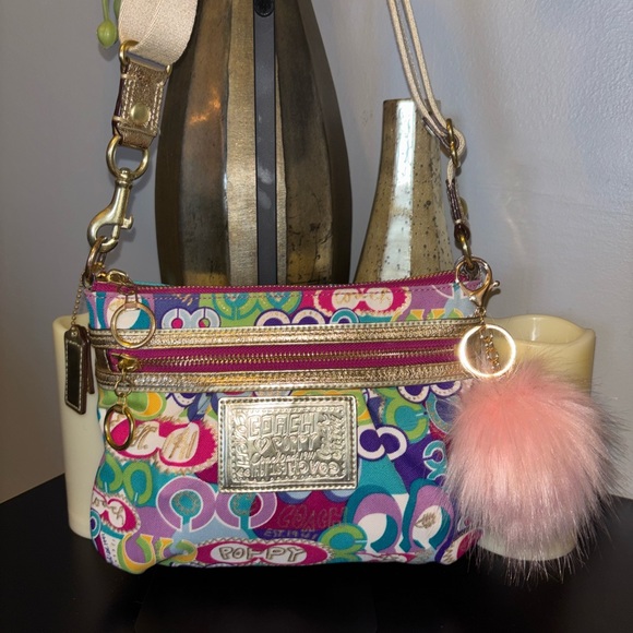 Coach Handbags - Vintage Coach Poppy Pop C Graffiti authentic Crossbody Bag